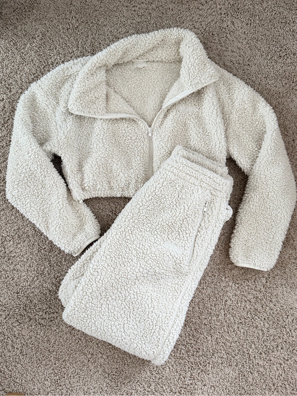 SKIMS Teddy Cream Fleece Zip Crop Sweater & Jogger Set - Picture 2 of 8